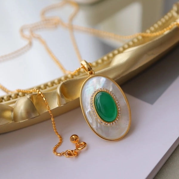 Colar Oval Esmeralda com Madrepérola