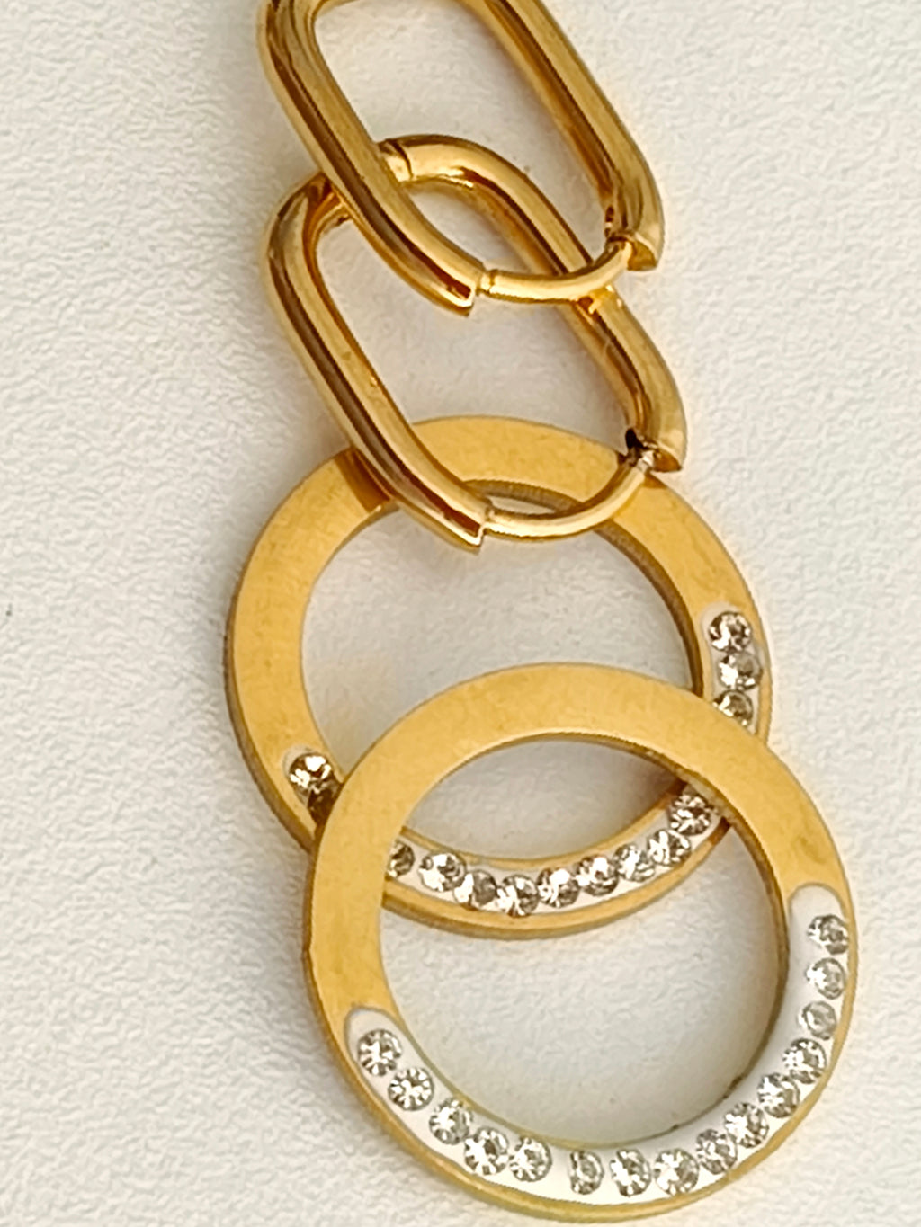 Brinco Pendente Dourado com Elos e Cristais