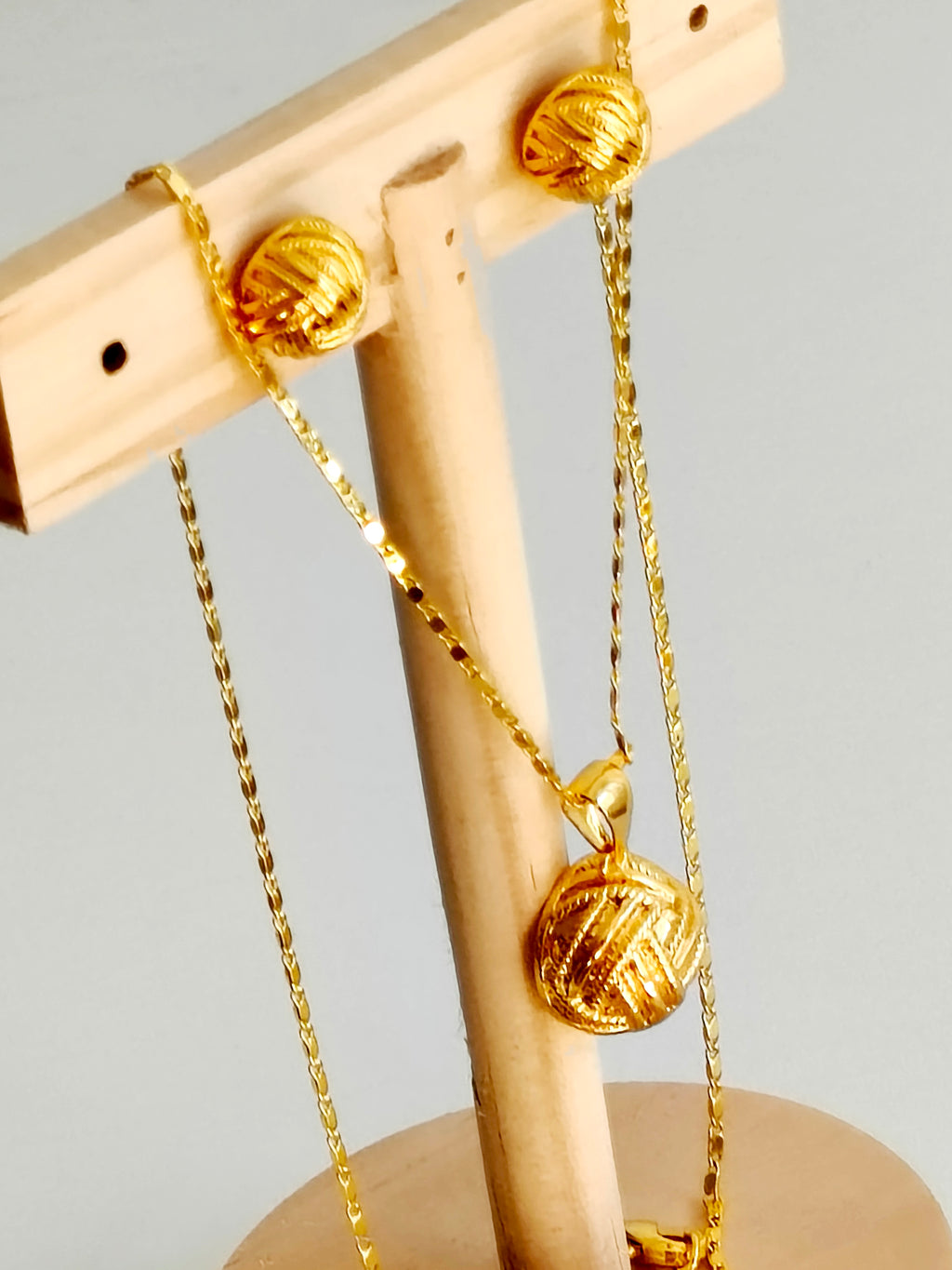 Conjunto Dourado Esférico Texturizado