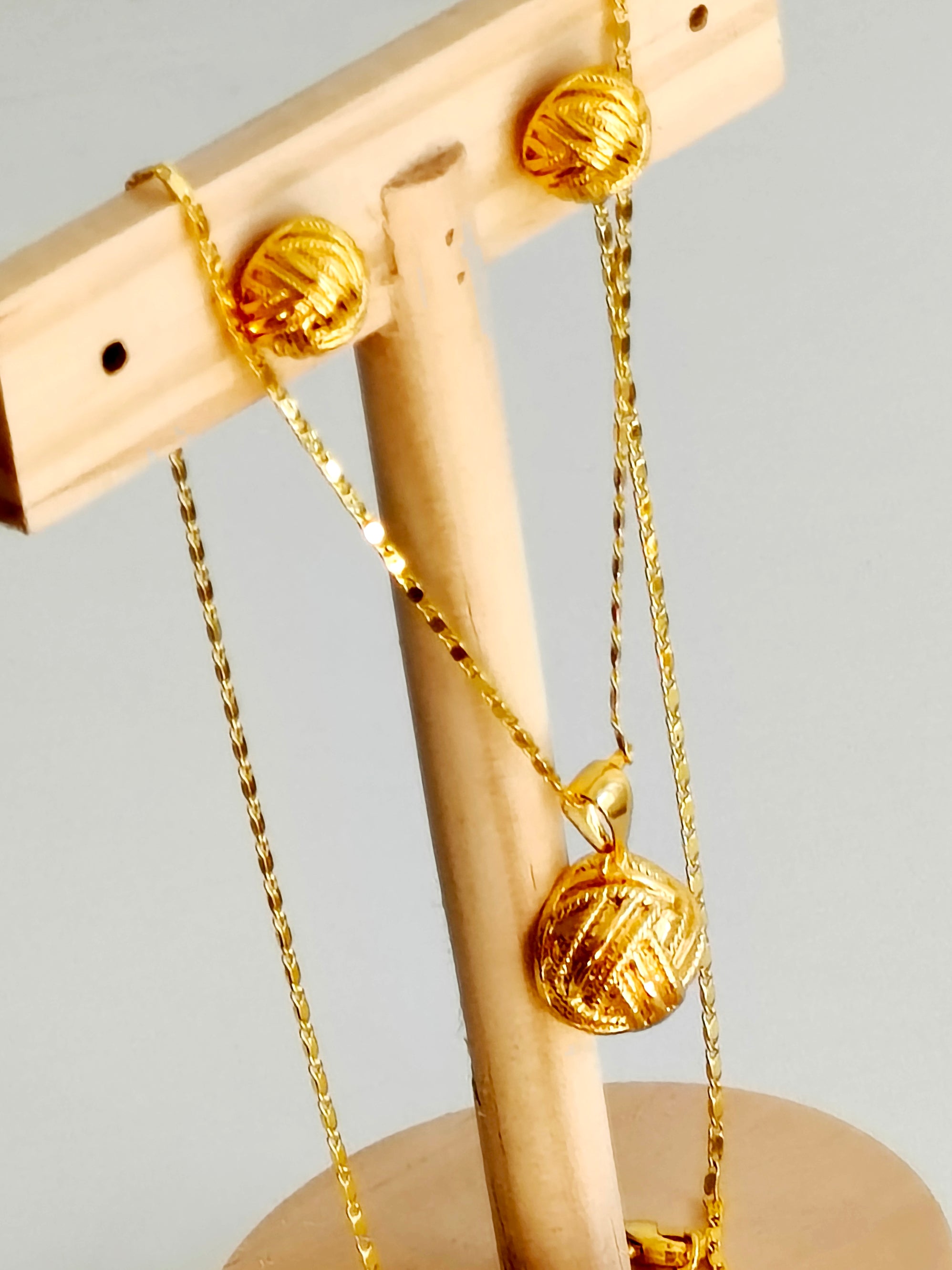 Conjunto Dourado Esférico Texturizado