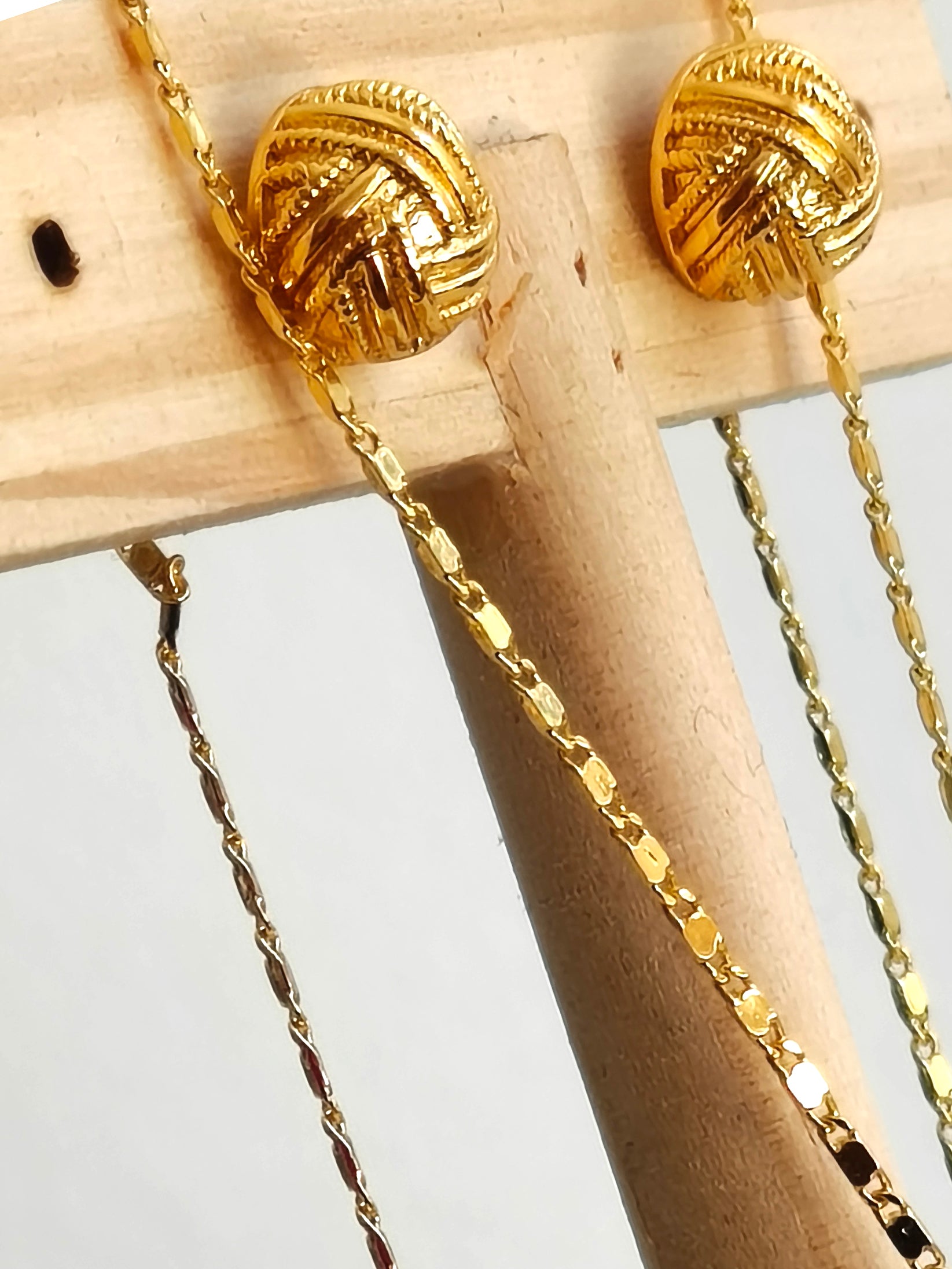 Conjunto Dourado Esférico Texturizado