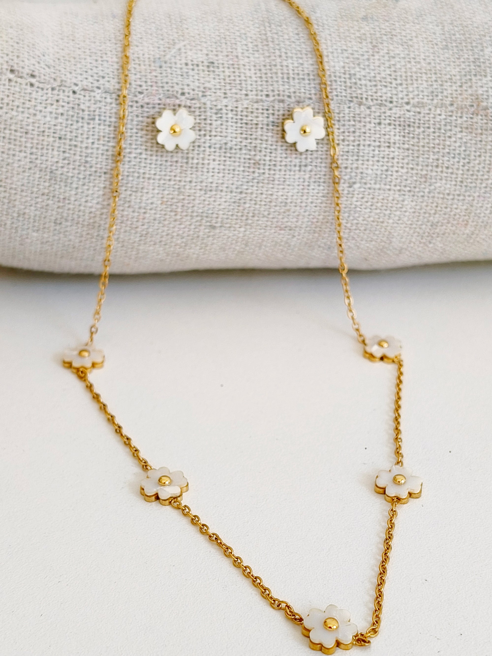 Conjunto Dourado Flor de Madrepérola