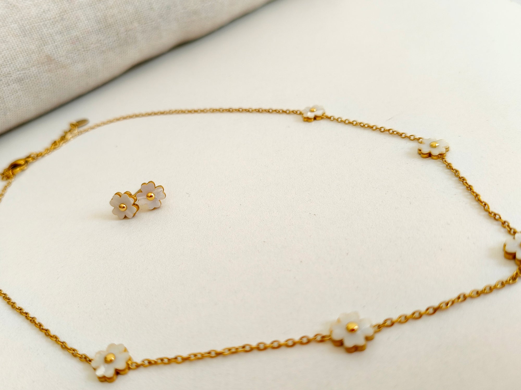 Conjunto Dourado Flor de Madrepérola