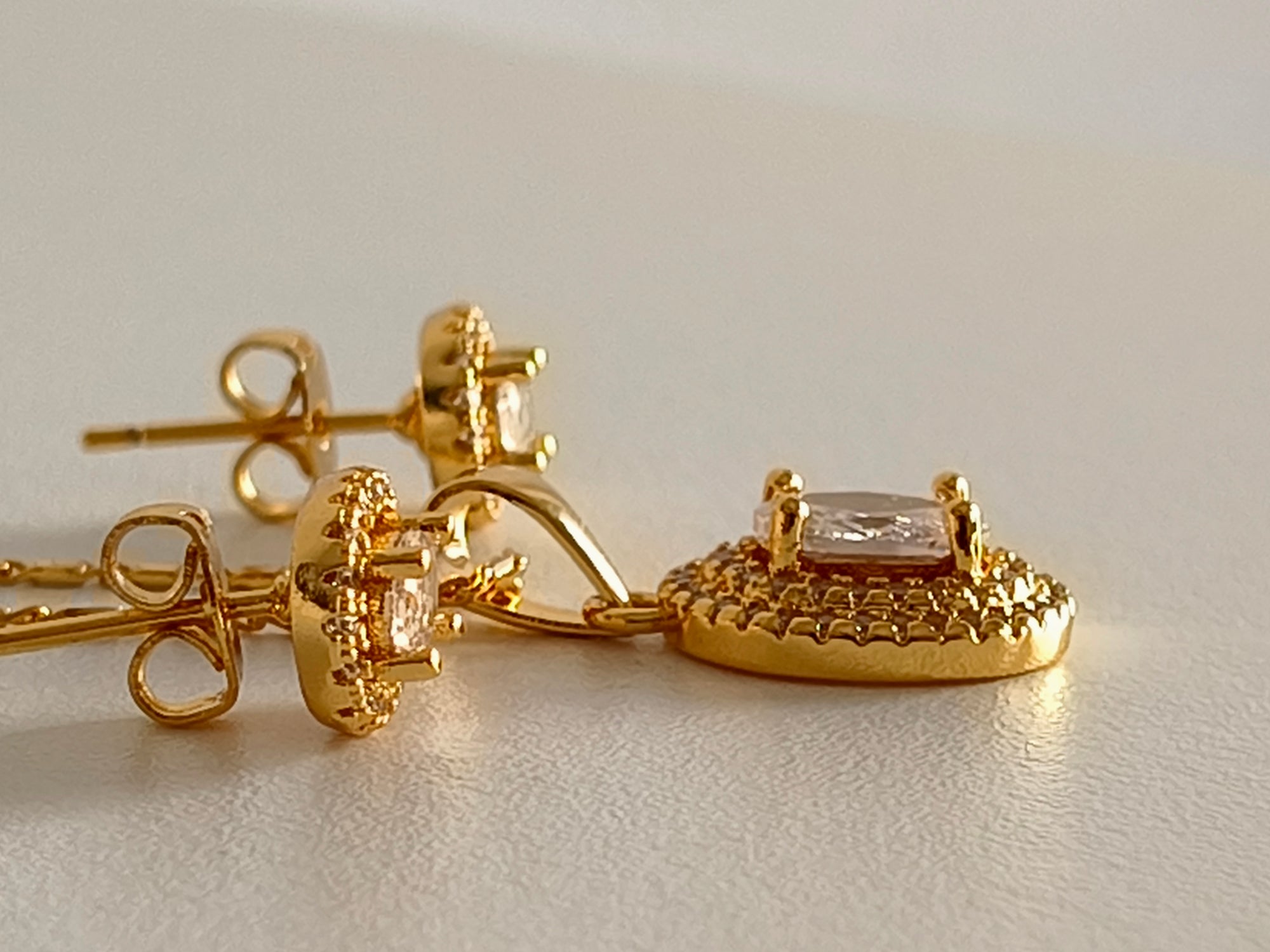 Conjunto Dourado com Zircônias Halo
