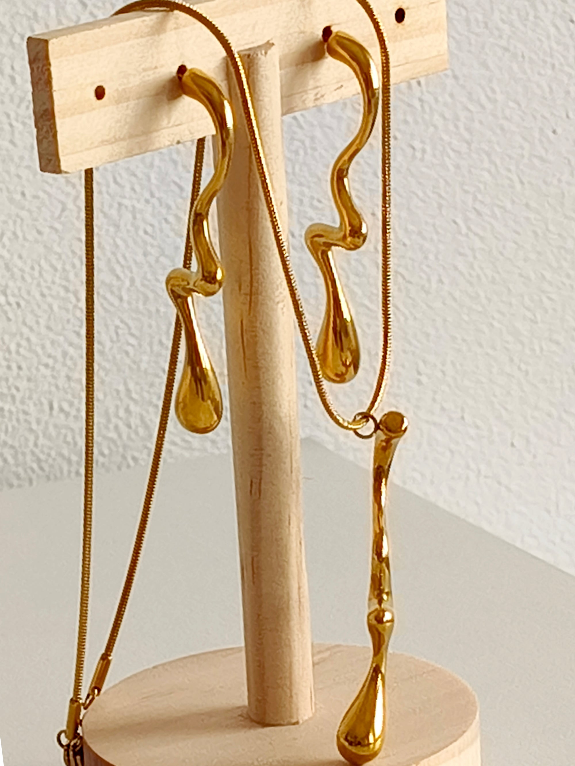 Conjunto Versátil de Joias Douradas