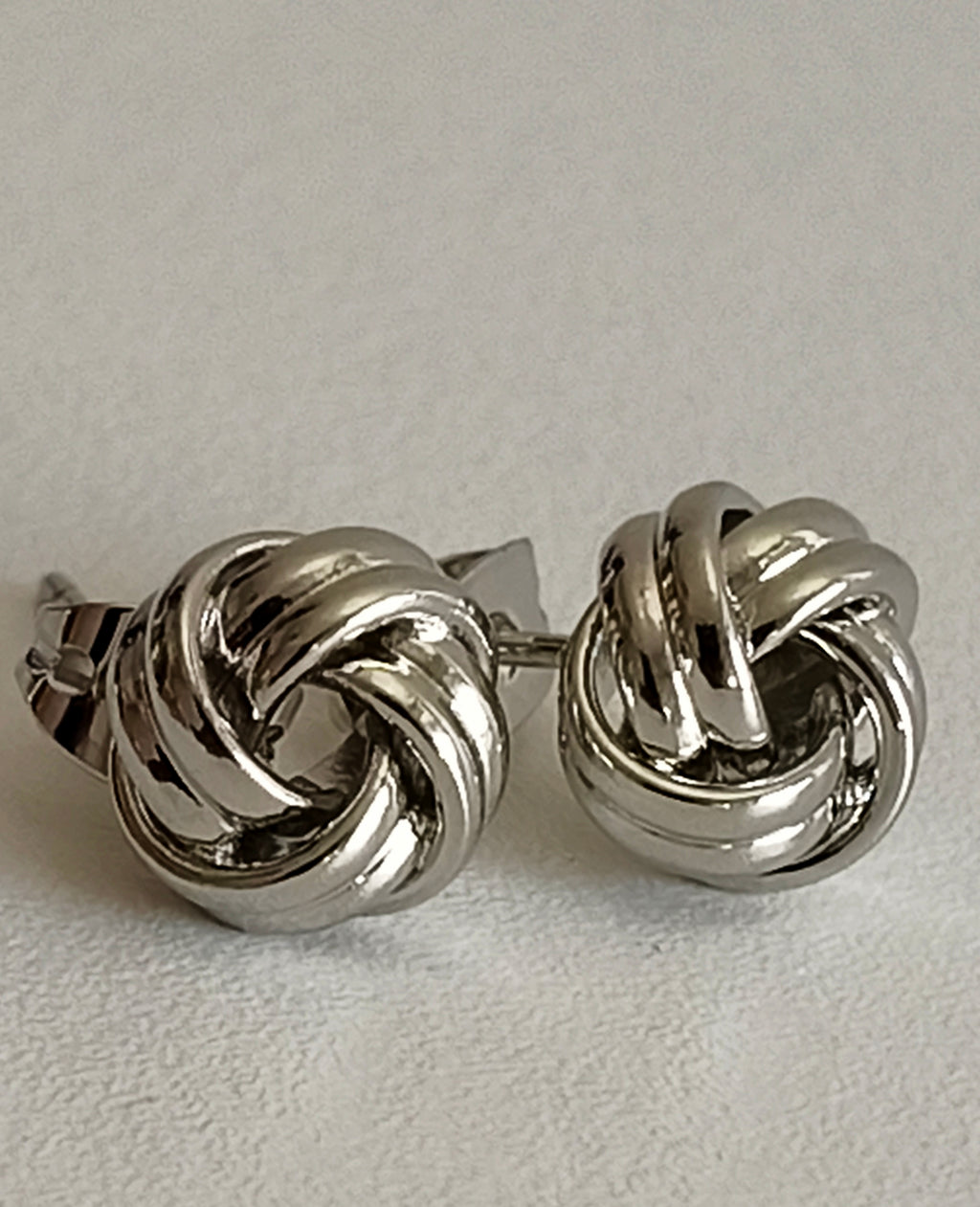 Brincos de Nó Infinito Prateados