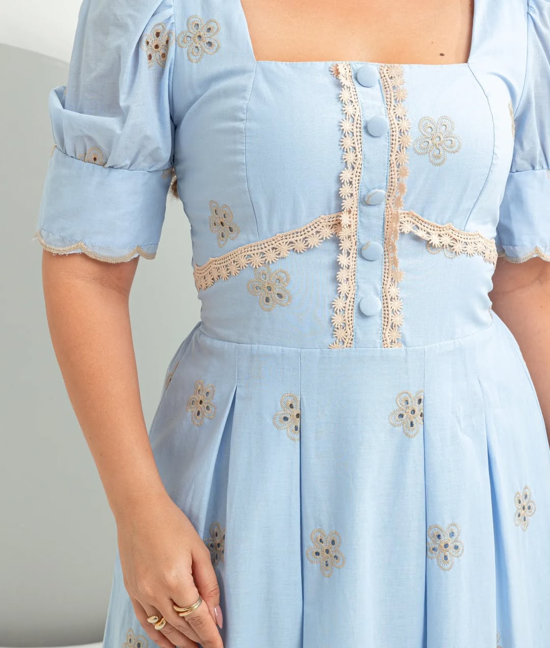 Vestido e Elegância em Tom Pastel