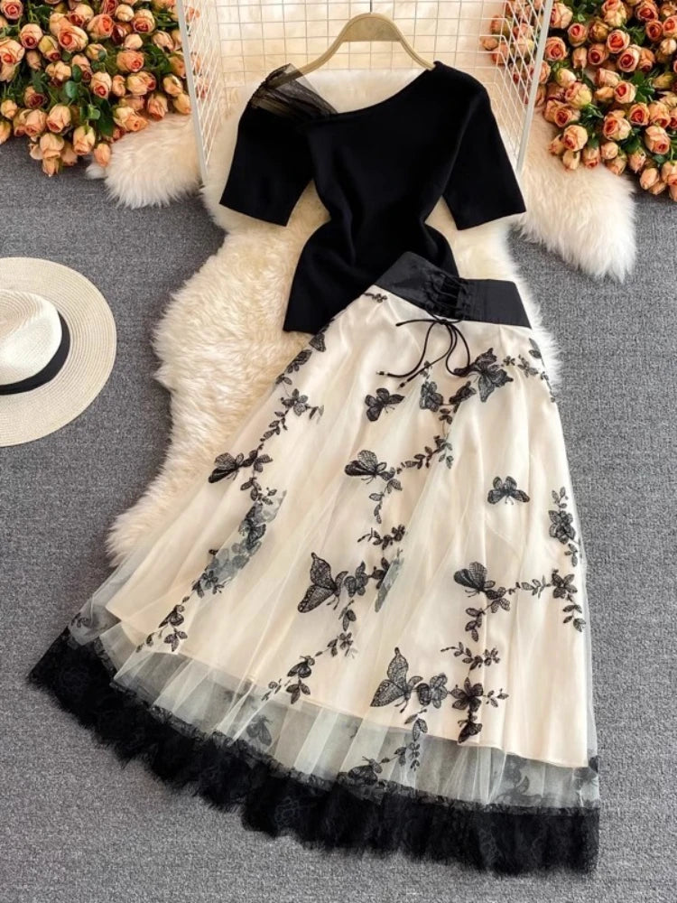 Conjunto de Verão Elegante para Mulheres - Camisa de Gola Diagonal e Saia de Cintura Alta com Bordados de Borboletas