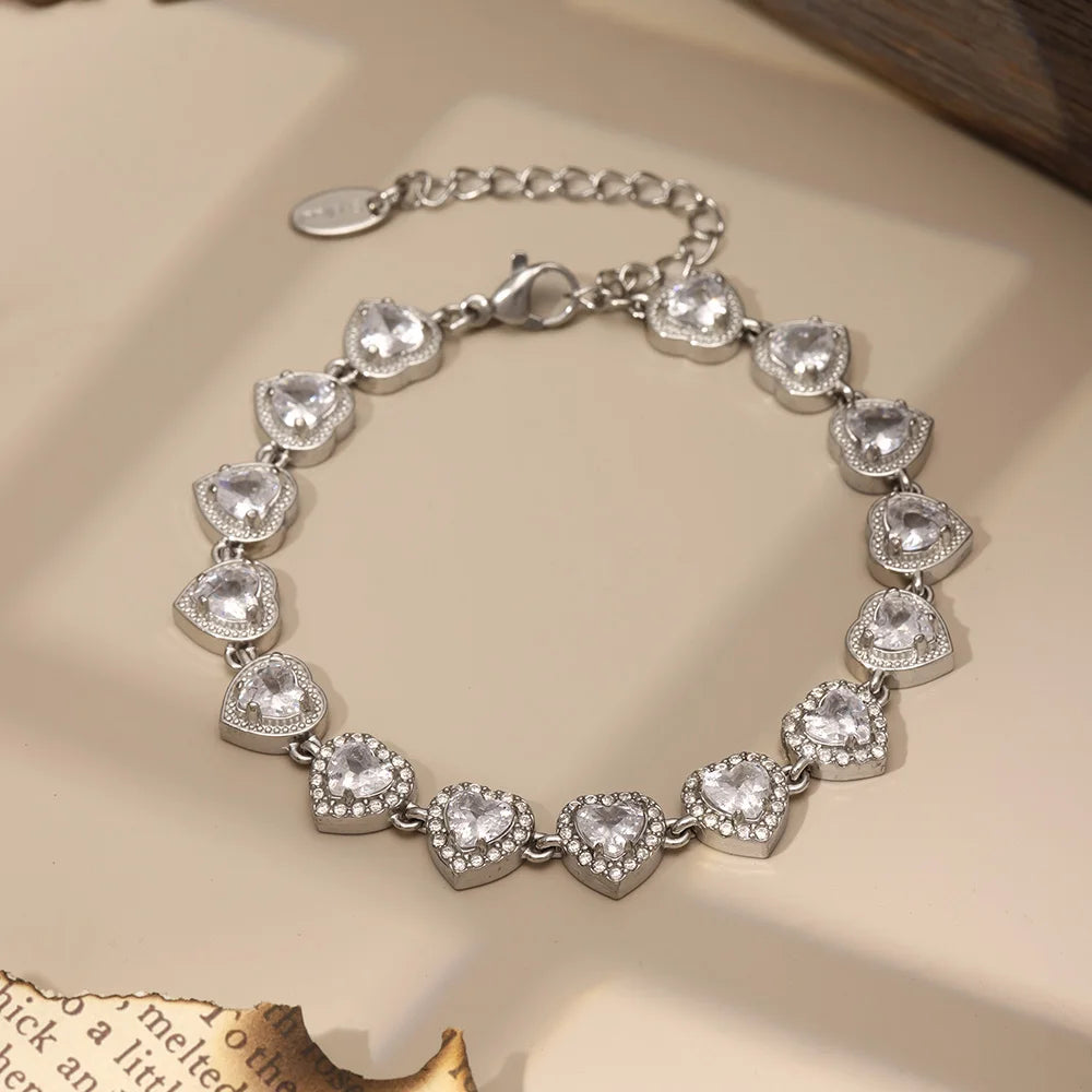 Conjunto Colar e Pulseira em Aço Inoxidável 18K Gold – Detalhe Coração com Zircônia
