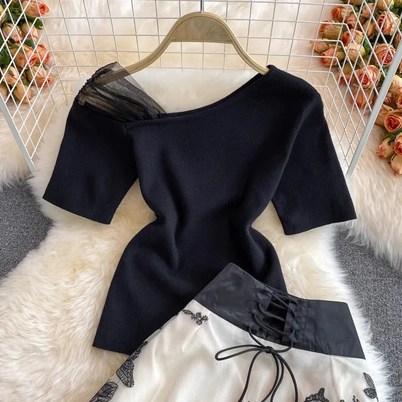 Conjunto de Verão Elegante para Mulheres - Camisa de Gola Diagonal e Saia de Cintura Alta com Bordados de Borboletas