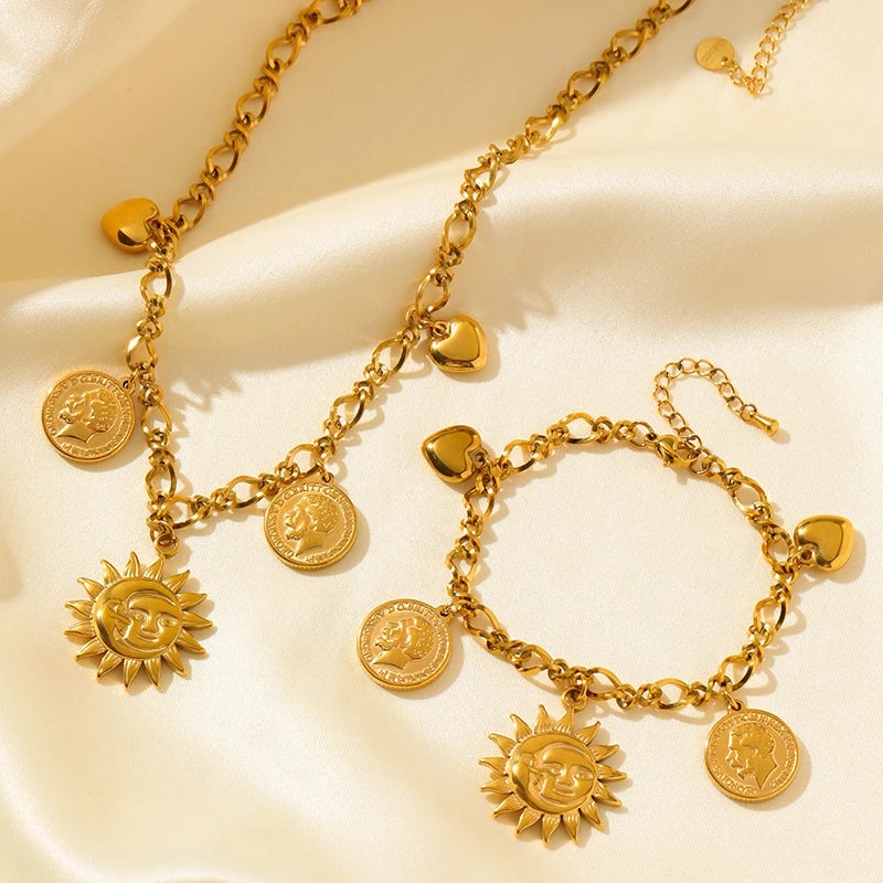 Conjunto de Colar e Pulseira Feminino em Aço Inoxidável 316L – Moeda do Sol e Coração, Banhado a Ouro