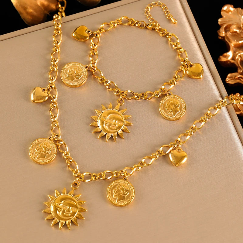 Conjunto de Colar e Pulseira Feminino em Aço Inoxidável 316L – Moeda do Sol e Coração, Banhado a Ouro
