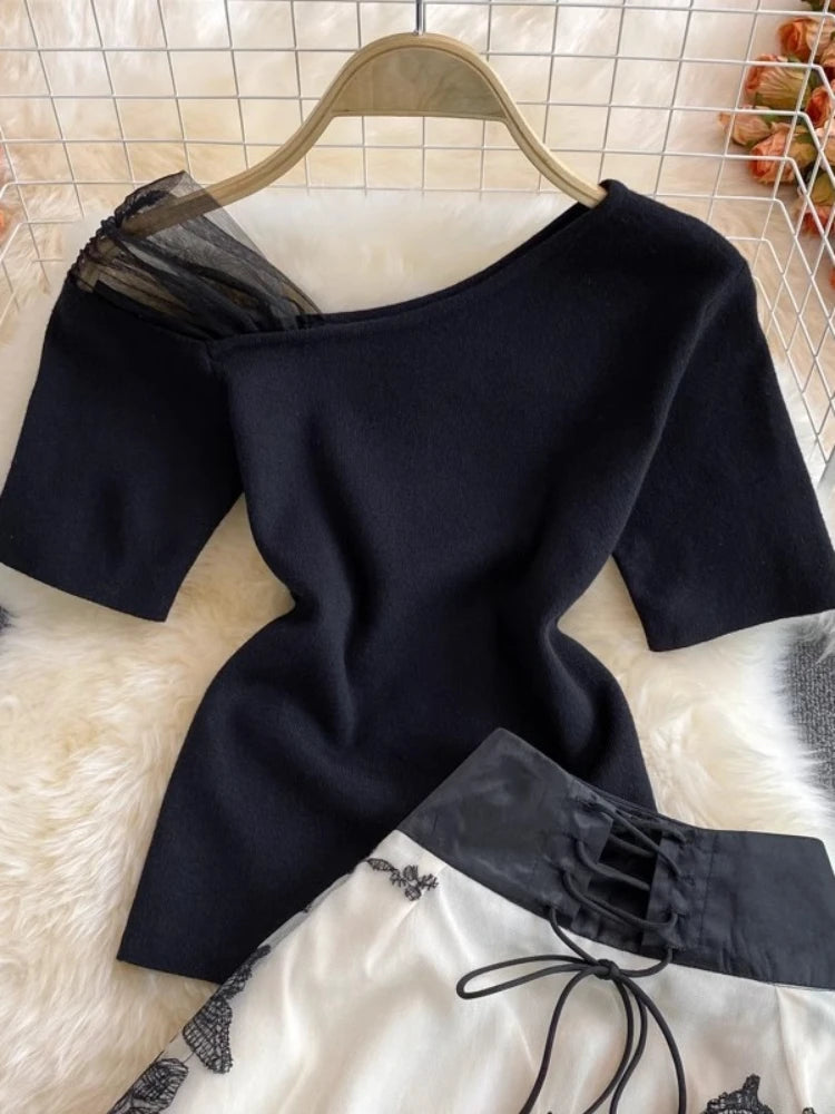 Conjunto de Verão Elegante para Mulheres - Camisa de Gola Diagonal e Saia de Cintura Alta com Bordados de Borboletas