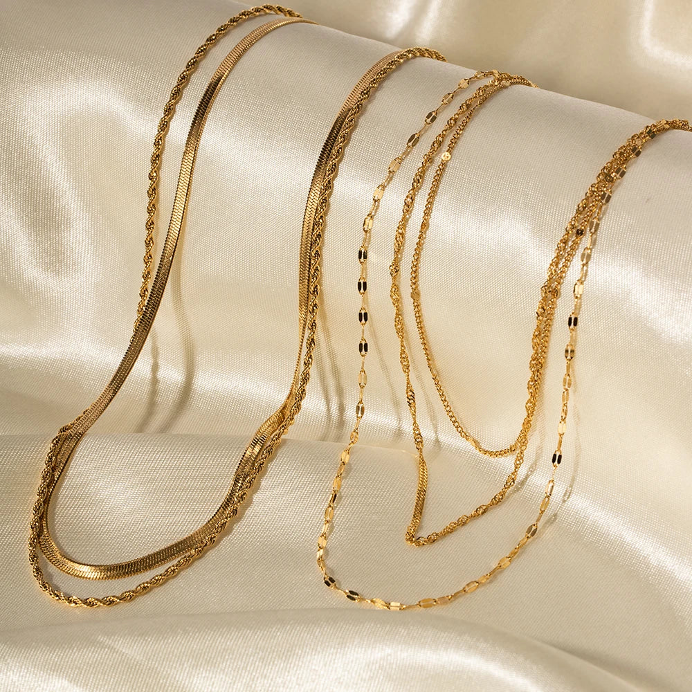 Colar Multicamadas em Aço Inoxidável Dourado – Estilo Trendy e Moderno