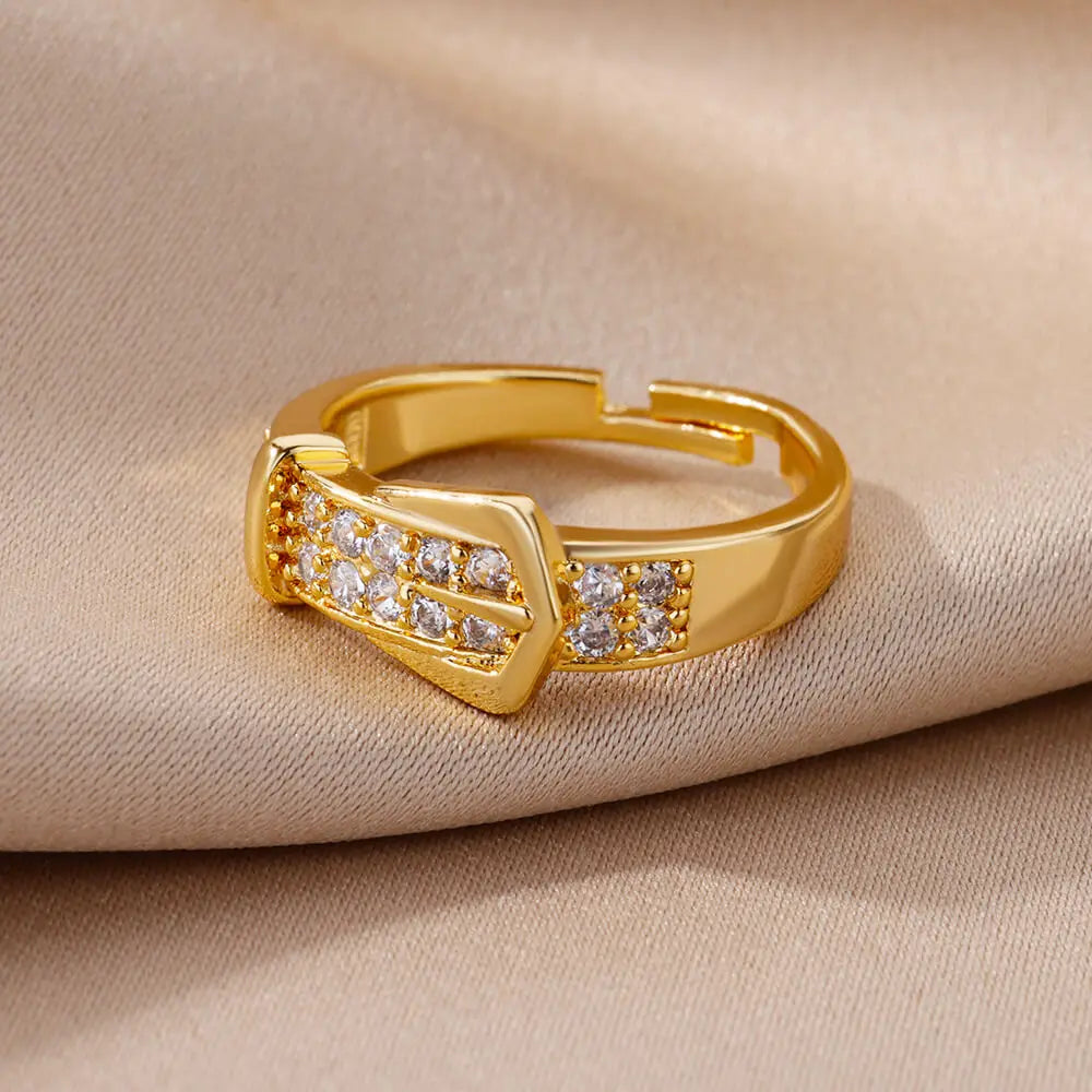 Anel Geométrico em Aço Inoxidável 18K Gold – Detalhe em Zircônia