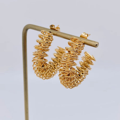 Brinco Argola Dourada com Design Espiral de Molas
