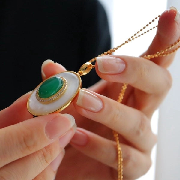 Colar Oval Esmeralda com Madrepérola