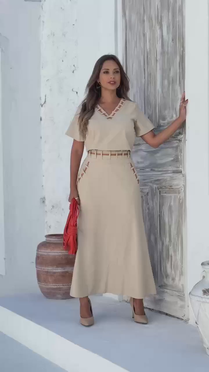 Conjunto lindo femenino con detalles de tira na blusa e saia, longa tecido alfaiataria amarante moda casual e evangelica