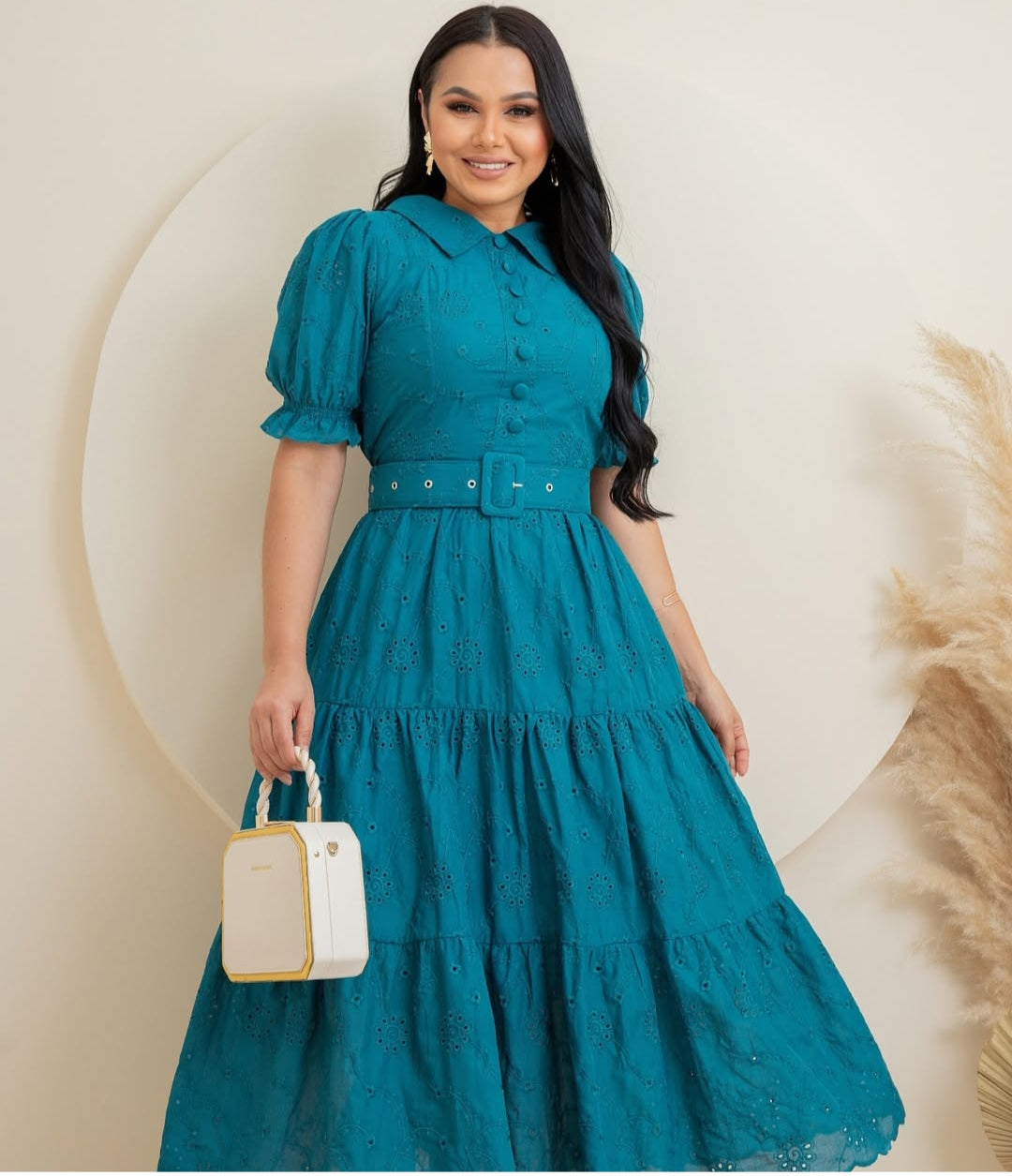 COLEÇÂO FLOREÇA_2025 Vestido Moda Evangélica Max Mídi Com Cinto 3 Marias Bordado