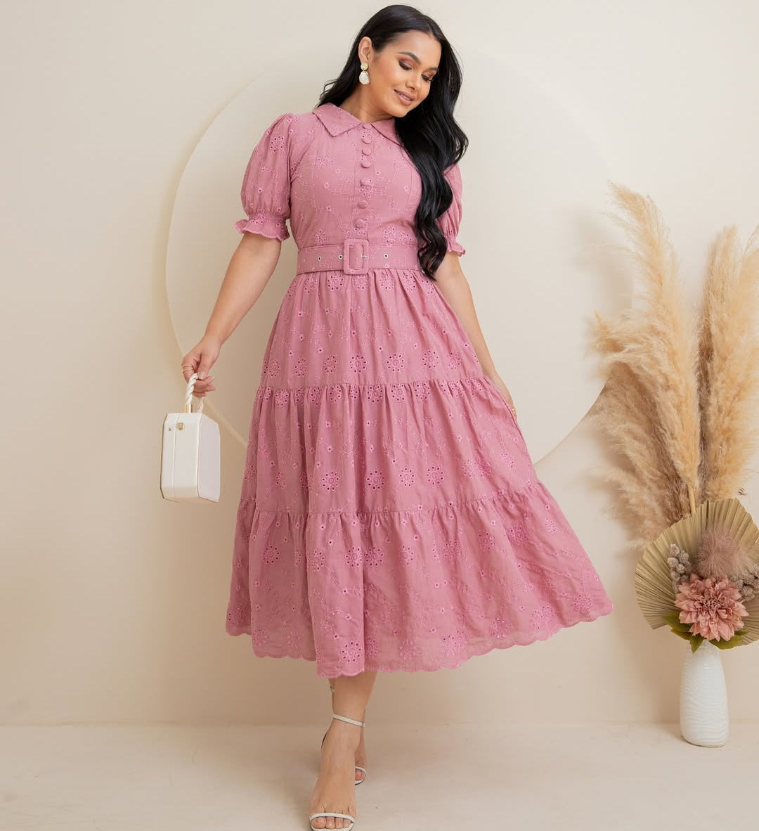 COLEÇÂO FLOREÇA-2025 Vestido Moda Evangélica Max Mídi Com Cinto 3 Marias Bordado