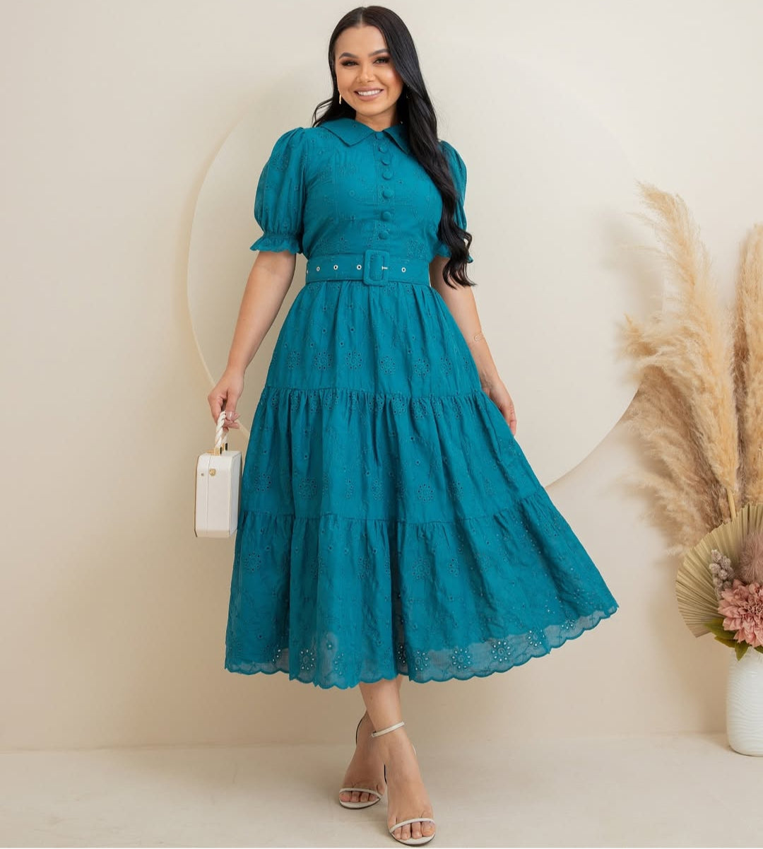COLEÇÂO FLOREÇA_2025 Vestido Moda Evangélica Max Mídi Com Cinto 3 Marias Bordado