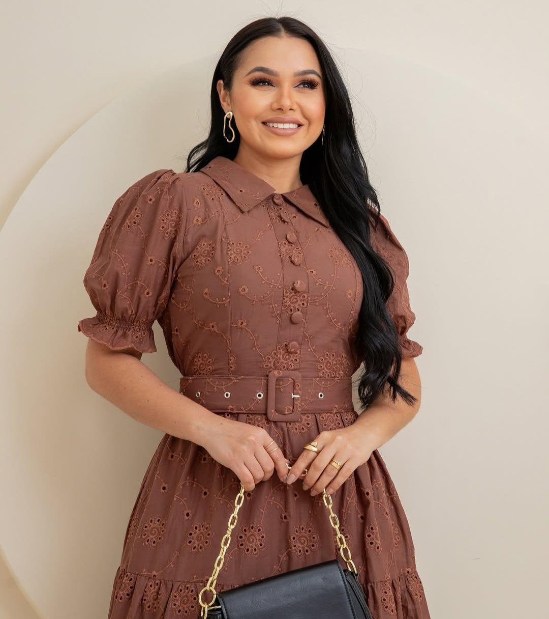COLEÇÂO FLOREÇA 2025 Vestido Moda Evangélica Max Mídi Com Cinto 3 Marias Bordado